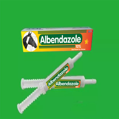 Onguent vétérinaire d'antiparasitaires d'Albendazole dans l'emballage de tube pour des chevaux